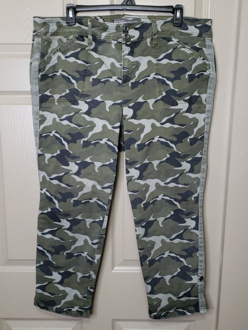 torrid Olive & Gray Camo Ankle Roll Crop Jeans Size 24
